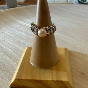 Chic Silver Pearl Ring